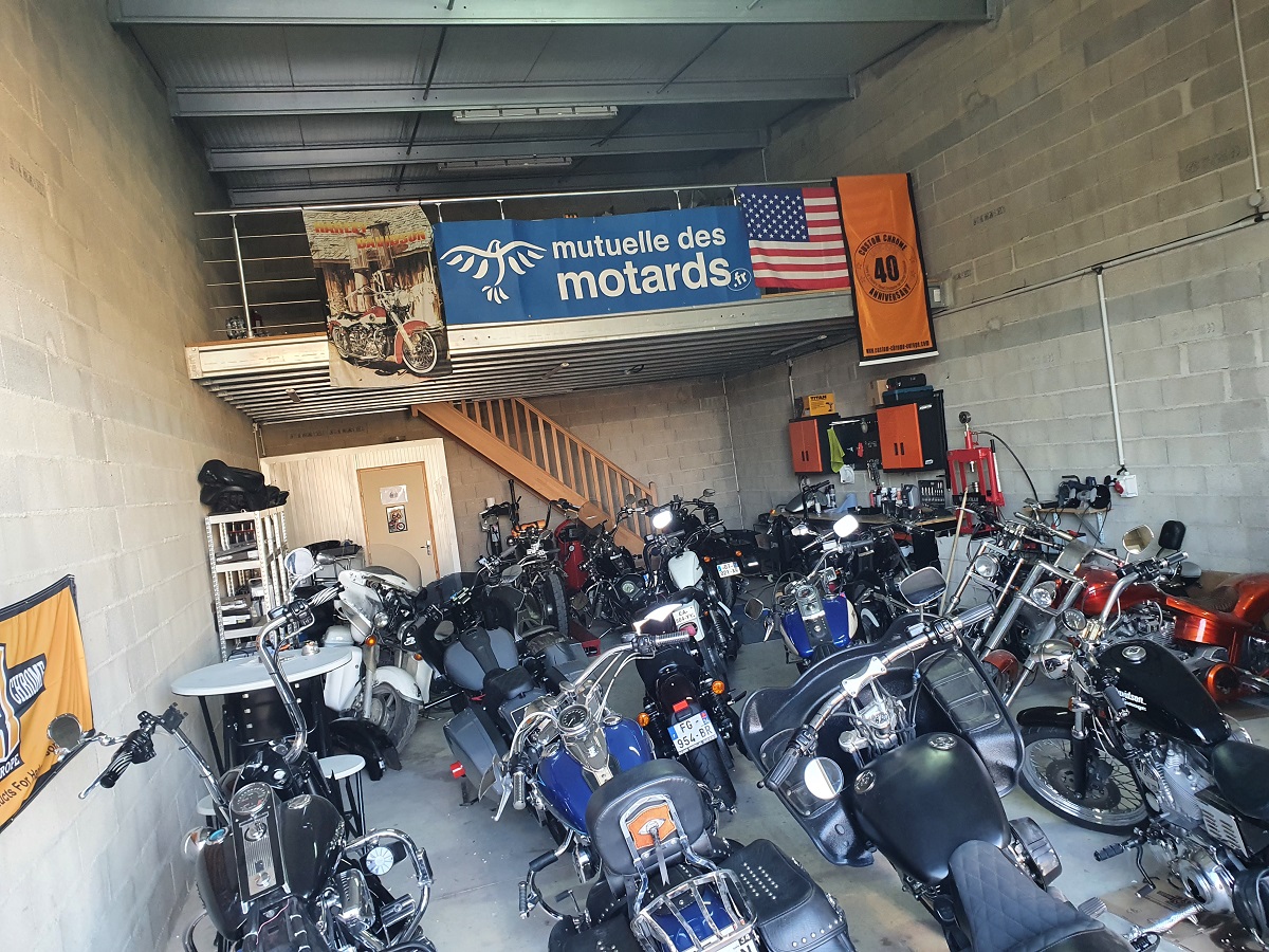 custhomebike34_atelier_avec_motos_2