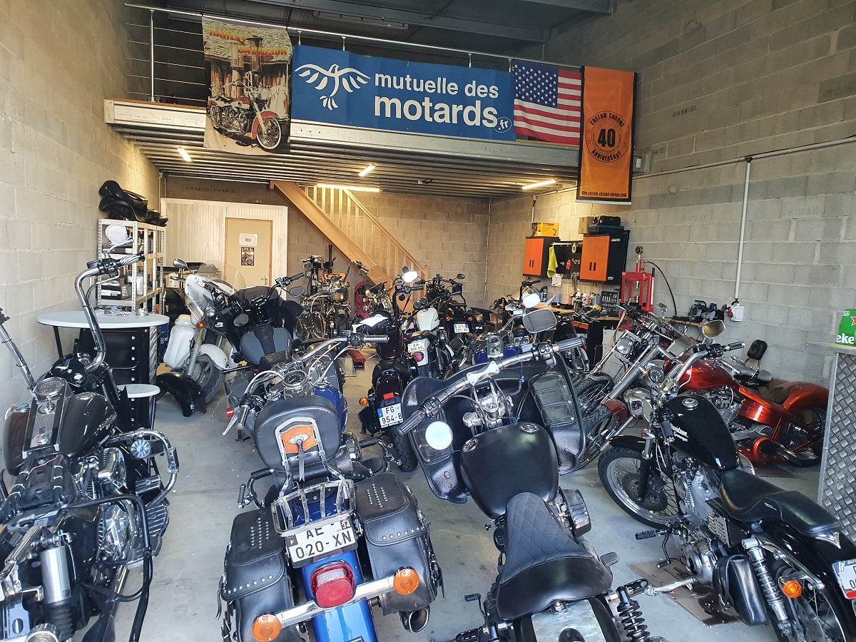custhomebike34_ateliers_avec_motos
