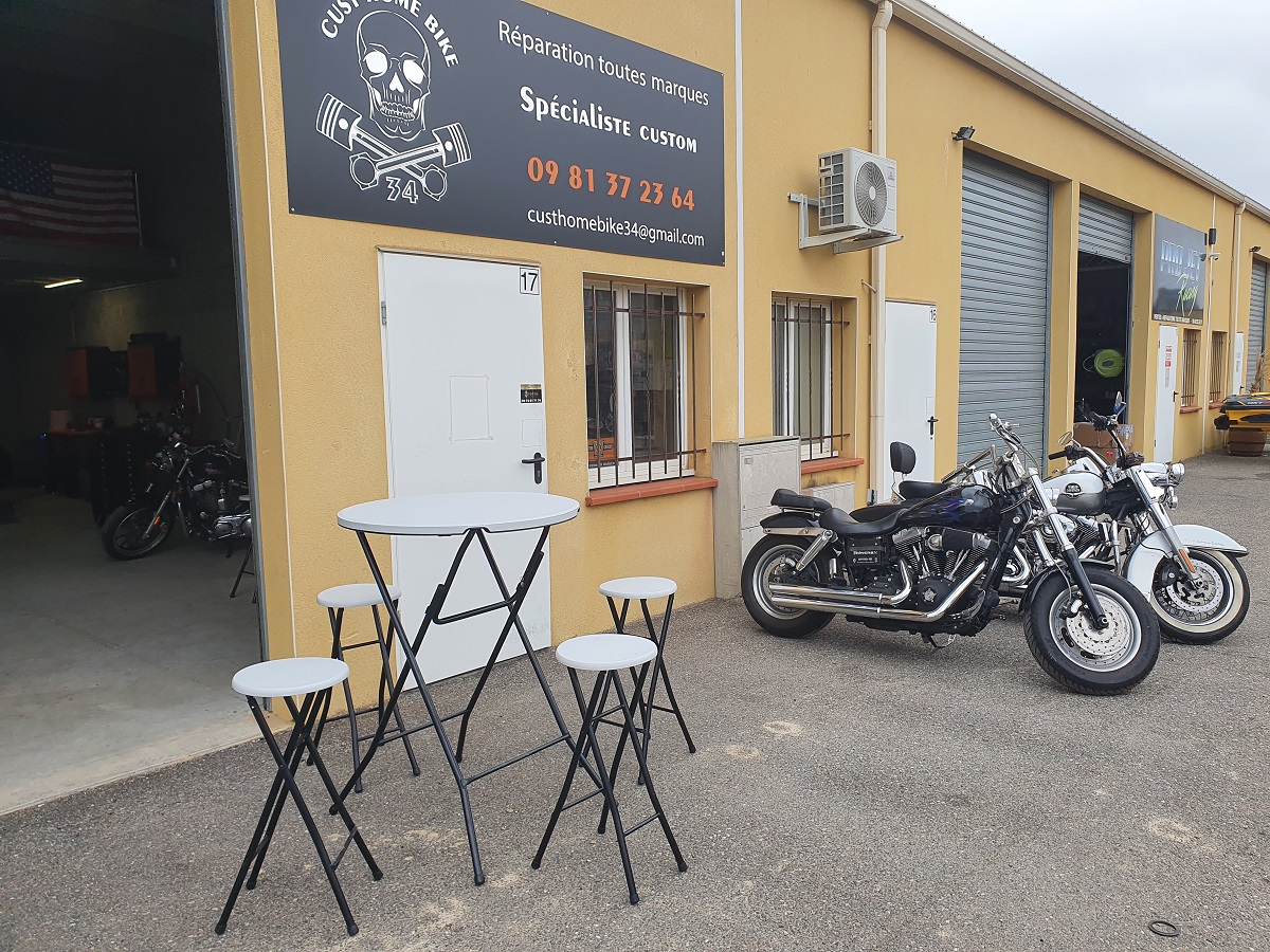 custhomebike34_devanture_motos